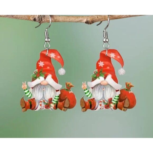 New! Adorable Christmas Gnome Dangle Earrings! - Picture 2 of 4